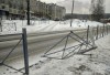 18 ноября на новом пешеходном ограждении около 9 школы снесли 2 секции 18 ноября на новом пешеходном ограждении около 9 школы снесли 2 секции